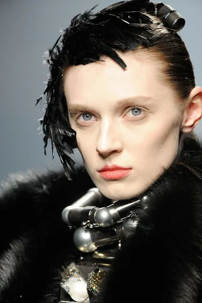 Look 30